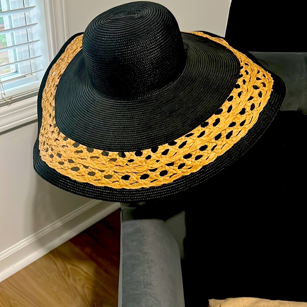 Black beach brim